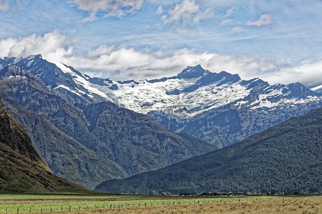 Majestic Landscapes and Wildlife Wonders: A Journey Through Glacier National Park's Splendor